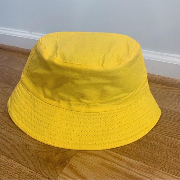 SALE! 🚨 Reversible Yellow Daisy Bucket Hat Black - Picture 4 of 6